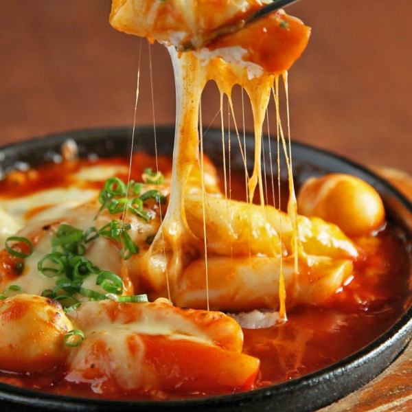 トッポギ・チヂミ・キンパ・冷麺など韓国料理も充実♪