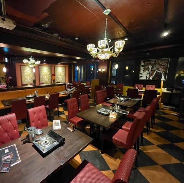 各テーブルが独立しており広々とした空間となっております。ゆったり空間で自慢の料理をお楽しみください♪２5名様以上で貸し切りも可能です。お問い合わせください♪