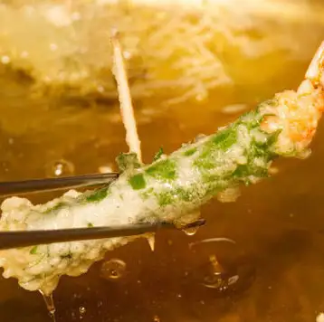 こだわりの油で揚げる逸品