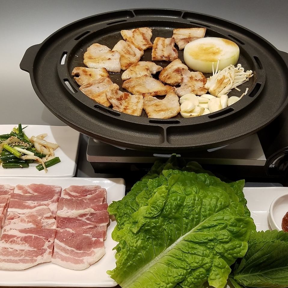 飲み放題付きの各種コースは4000円(税込)～。みんなで盛り上がる