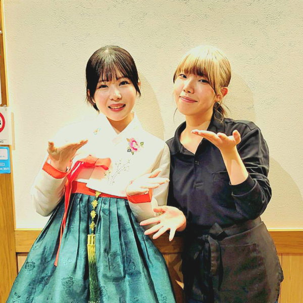 【活気ある店内。ほっと一息つける空間】日常から少し離れてリフレッシュ。こだわりの料理とドリンクの組み合わせを心ゆくまでお楽しみください。スタッフ一同、今日も心を込めておもてなしいたします。初めての方もぜひ！