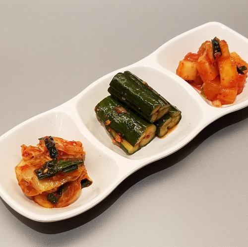 キムチ(白菜・キュウリ・カクテキ)〈辛さ2〉