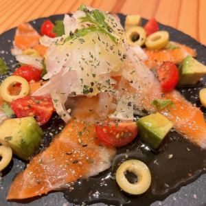 Salmon carpaccio