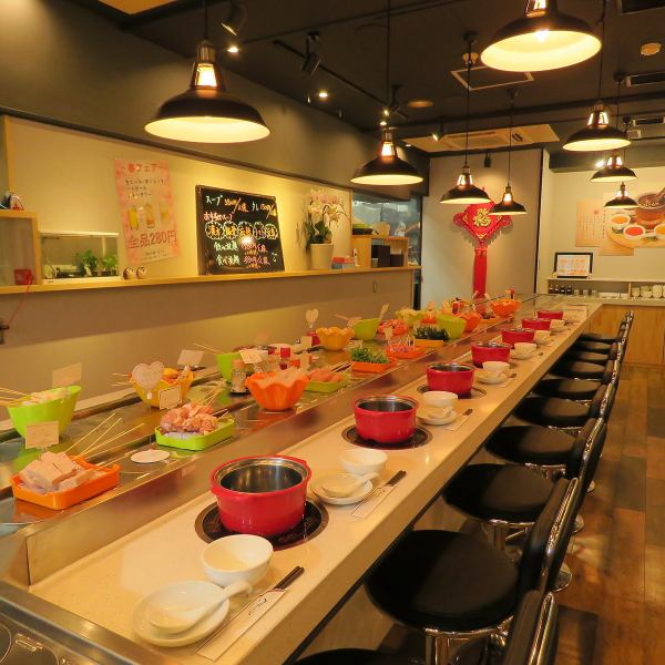 We have more than 20 seats at the counter seats! You can enjoy authentic hot pots like a sushi belt, so please feel free to come with one person or a few friends ◎ We are accepting charter from 20 people so feel free to contact us Please contact ♪