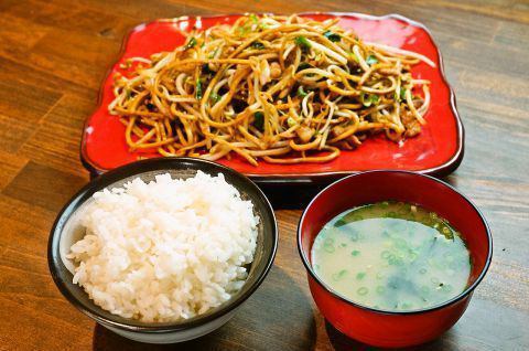 [Rice set] Your choice of yakisoba + rice, miso soup, kimchi