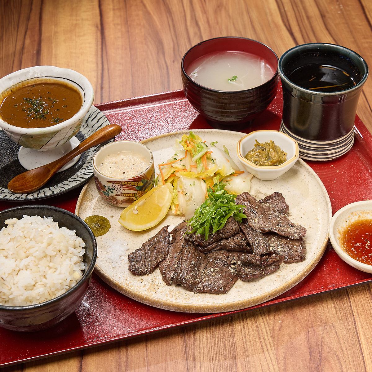 昼からお酒も飲めちゃいます！うまい肉と肴をご提供！