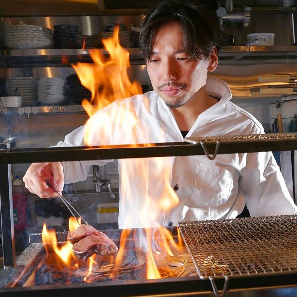 炭火で焼き上げる「牛たん」をはじめ、鮮度抜群の「藁炙り・刺身」、素材の旨味が凝縮した「釜飯」が◎