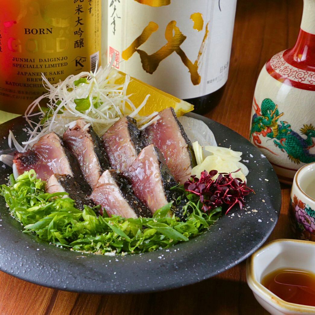 お酒好きには堪らない「藁焼き炙り」。そのほか刺身も鮮度抜群！