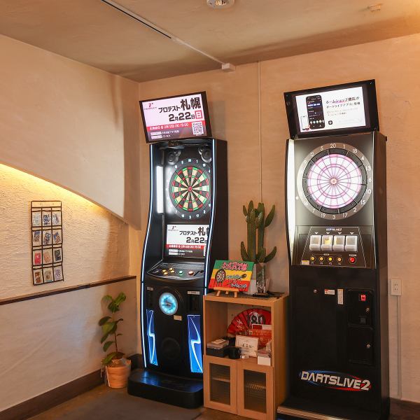 「気軽に投げて、美味しく食べる」がコンセプト。初心者の方も、お食事ついでに楽しめます。アットホームな雰囲気の中、お喋りとプレイを自由に往復できるカジュアルな場所です。