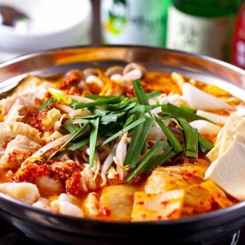 The most popular hotpot is "Hormone Kimchi Jjigae (2-3 servings)"
