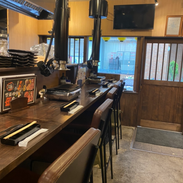 ★ Counter seats ★ Available for 1 person ◎ Enjoy the proud yakiniku in a framed space ♪