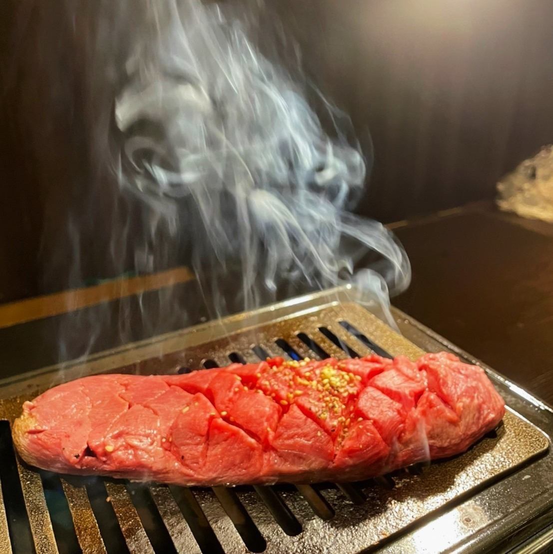 Enjoy a relaxing yakiniku date in a calm atmosphere.