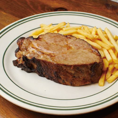 【迫力満点な巨大肉】 ～ポークステーキ　高尾山～