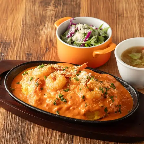 鉄板チーズオムライス 海老トマトクリームソース