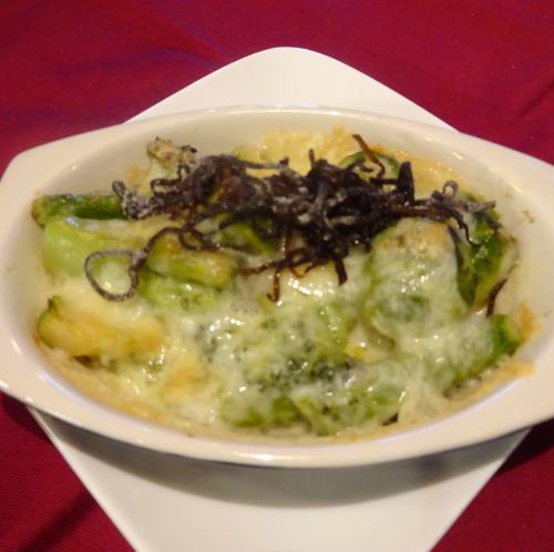 Baked green vegetables with cheese
