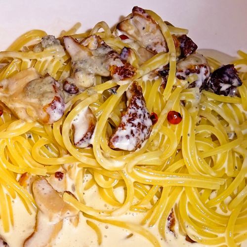 Gorgonzola pasta with smoked chicken