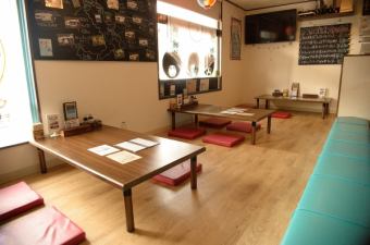 The tatami room type seats are perfect for mom friends' associations!