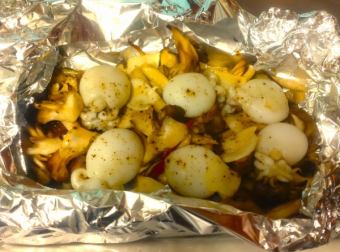 锡纸烤蒙古鱿鱼和蘑菇