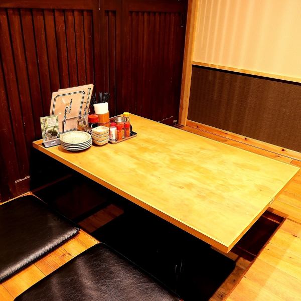 The sunken kotatsu seats, where you can stretch your legs and relax, can be separated with a partition and used as a small private room!For a limited time, we are offering private rooms with a normal capacity of 8 people, from 2 people on weekdays to 3 people on weekends. You can enjoy your meal with peace of mind without worrying about crowds♪ [Gyoza/Otsunabe/Chicken wings/All-you-can-drink/Private room/Lunch/Izakaya/Chuo-machi/Oita Station]