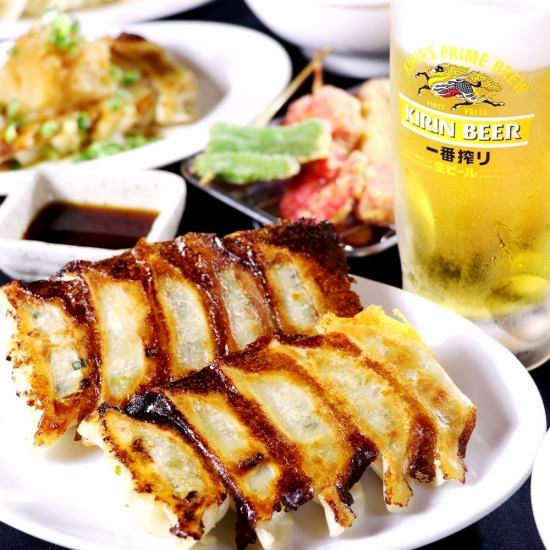 There is also an all-you-can-drink option that goes well with gyoza! It's a bargain at 1,900 JPY (incl. tax) for 2 hours!