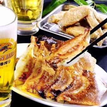 [A selection of Dragon specialties] Luxurious selection of gyoza, boiled dumplings, and sashimi! 2H all-you-can-drink included [4,500 yen course]