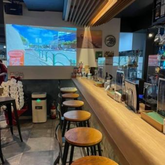 The counter is a seat where you can feel free to come to the store while enjoying a conversation with the staff! Have a meal while talking with the owner and staff from Israel ♪ The photo is GOOD in a stylish atmosphere like a BAR! Open late at night We are waiting for you on your way home from work!