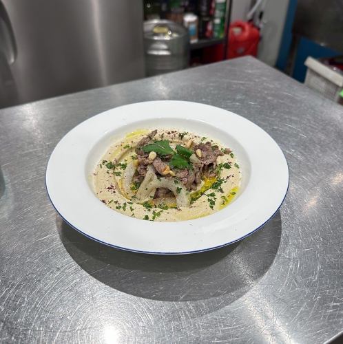 フムスのラム肉添え(+1ピタ付き)