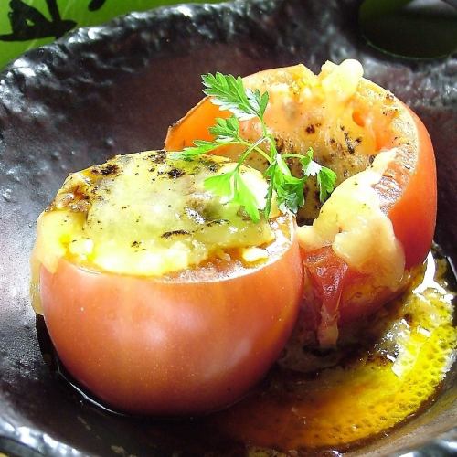 Grilled tomatoes stuffed with meat and cheese (2 pieces)