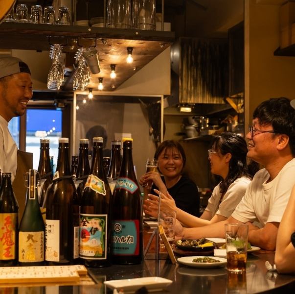 カジュアルな雰囲気で、味わい自慢のお料理をご堪能ください。1名様からご利用いただけるカウンター席もご用意しております。お仕事帰りやちょっとした空き時間などお気軽にお立ち寄りいただけます。