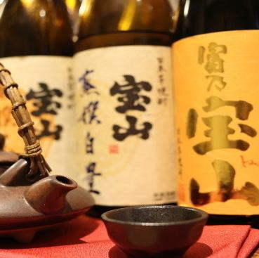 【燒酒愛好者的必去之地! 】盡情暢飲,一小時內品嚐35種品牌的燒酒,感受店主對燒酒的熱情。