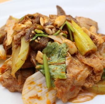 牛タンとハチノス四川風和え