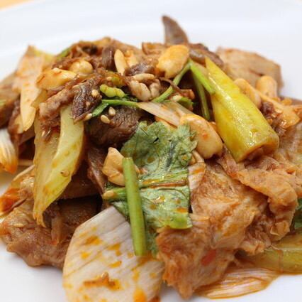 牛タンとハチノス四川風和え