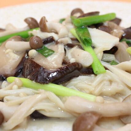 四種類キノコの香味炒め