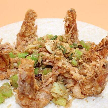 殻付き大エビの塩胡椒揚げ