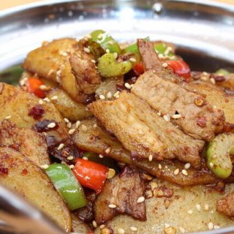 スライスジャガイモの四川風干し鍋