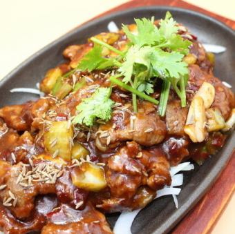 本格四川料理！牛肉とクミンと山椒の鉄板焼き