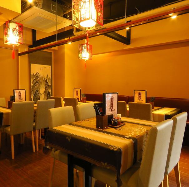 【テーブル席は55席ご用意！】会社帰りの小宴会や親しいご友人との飲み会まで様々なシーンにご対応可能です◎本格中華四川料理を味わいたくなったらぜひ『中華個室居酒屋　川府人家　赤坂 』へご来店ください！お得なクーポンもご用意しております♪