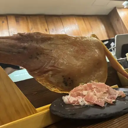 【欢迎单人用餐】葡萄酒搭配陈年帕尔玛火腿套餐：1300日元（含税）