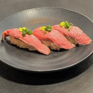 ラムの肉寿司3貫