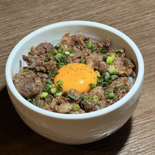 すじ煮込みのまかない丼