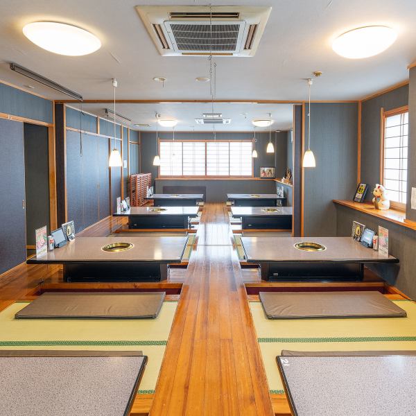 当店では、最大50名様まで収容可能な大部屋をご用意しております◎会社の宴会にも最適で、広々とした空間で、ゆったりと楽しんでいただけます！仲間と共に楽しい時間を過ごしながら、美味しい料理と飲み放題付きのコースなどをお楽しみいただけます♪ぜひ様々なシーンでご利用ください！