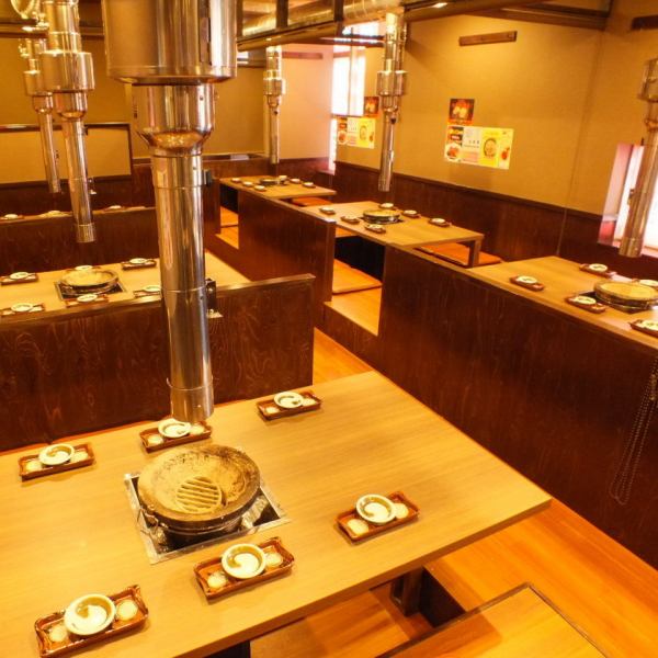 [Up to 16 people can sit side by side◎] There are sunken kotatsu seats and table seats ♪ We are also open for lunch! Banquets for up to 100 people are possible on one floor! [Osaka / Umeda / Ohatsu Tenjin / Yakiniku / Meat /Meat sushi/Beef tongue/Year-end party/New Year party/Welcome and farewell party/All-you-can-drink/All-you-can-eat/All-you-can-eat/Drink/Cold noodles/Samgyeopsal/Lunch/Private room/Banquet/Japanese black beef/Hormone/Bibimbap】