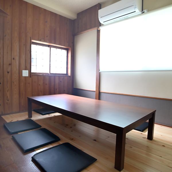 足を伸ばしてゆったりとお寛ぎいただける掘りごたつ座敷と、使い勝手の良いテーブル座敷をご用意。旅の疲れを癒し落ちついて料理を楽しめる空間は、世代を問わず幅広いシーンに調和します。