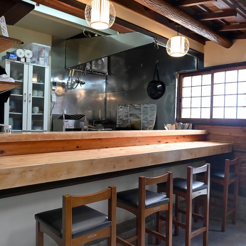 <p>雰囲気の良さが魅力の当店は、デートにもおすすめです。旅行の思い出に残したいお食事処としてぜひお越しください。素材から調理法までこだわりぬいた和料理で、心よりおもてなしいたします。</p>