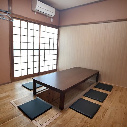 座席6名席×2テーブルご用意しております。