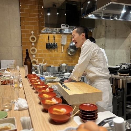 店主のこだわりを直に感じられるカウンター席