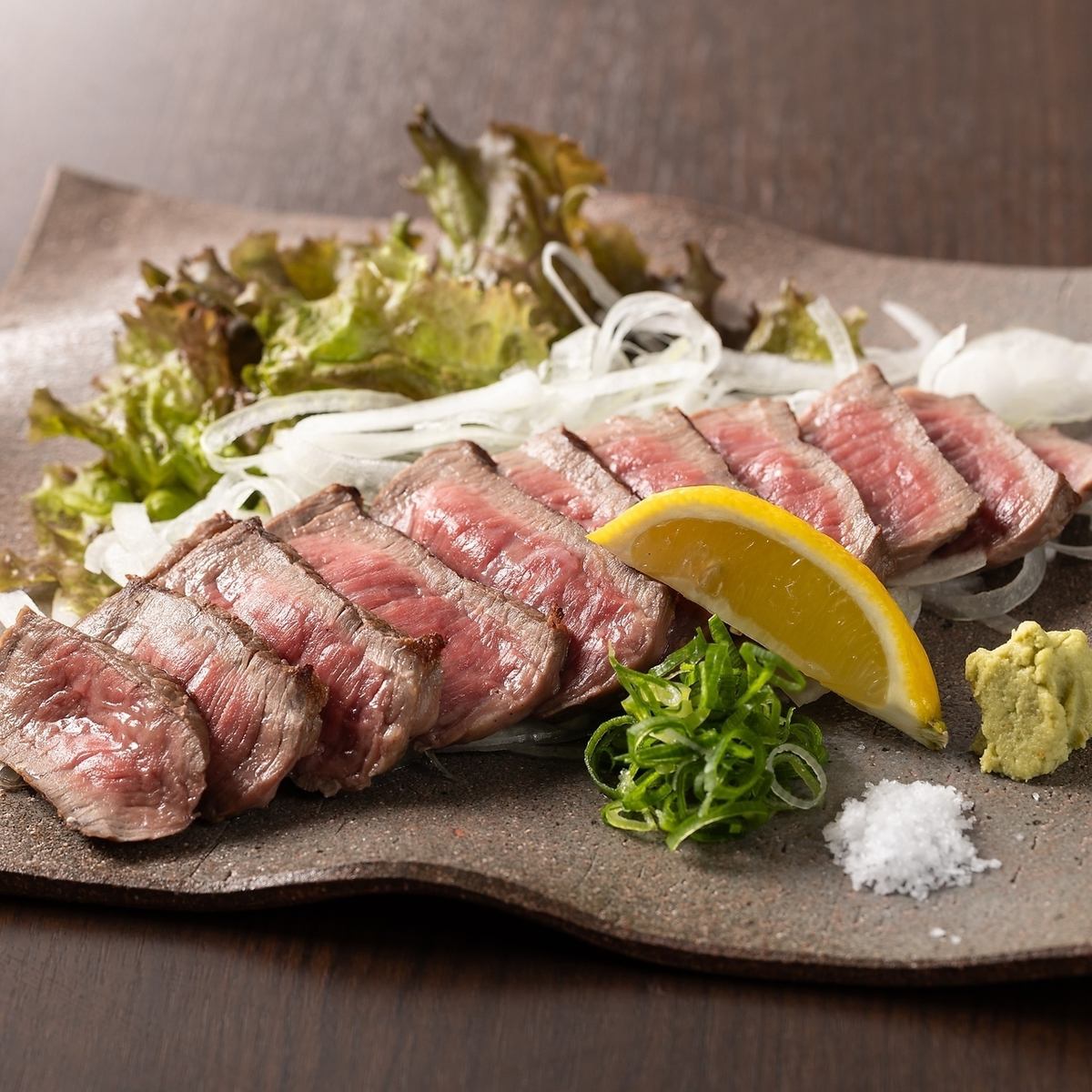 We offer Japanese black beef prepared in a variety of ways.We recommend the specialty grilled straw.