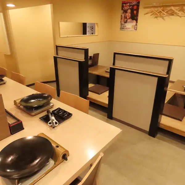 【掘りごたつ】当店ではごゆっくりくつろぎながら食事が出来ます！少人数の飲み会から、大人数の宴会まで様々なシーンに対応可能。