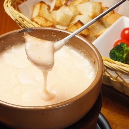 Cherry-colored (Mentaiko) cheese fondue