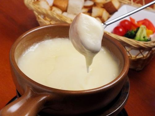 A wide variety of cheese fondue♪